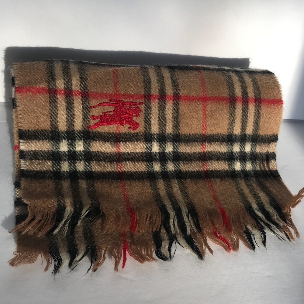 Burberry’s cashmere/wool blend 🧣
